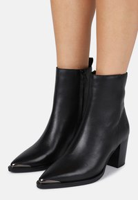 AMERICANA LOW - Botines de tacón - black