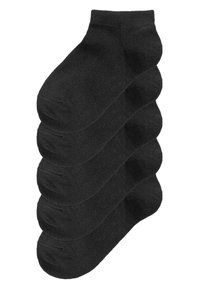 Schwarze Knöchelsocken stapelweise fünf hoch, aus einem glatten Mischgewebe gefertigt. Mit einem gebogenen oberen Rand und verstärktem Zehenbereich für Langlebigkeit.