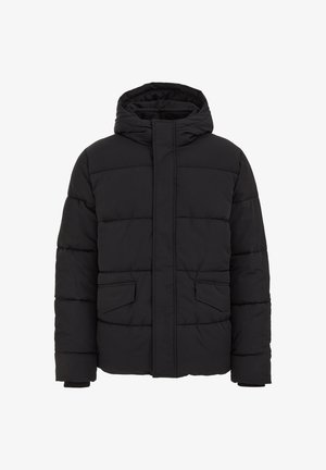 Mustad soe talvemantel kapuutsiga, ees olev tõmblukk kaetud klapiga ja kaks nurga all asuvat klapikotti.