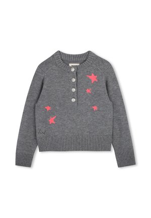 Pull gris en maille à manches longues avec quatre boutons sur le devant et cinq motifs d'étoiles roses sur le devant.