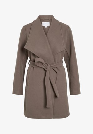Brauner Mantel mit breitem Revers, aus einem weichen Stoff gefertigt. Verfügt über zwei Fronttaschen und eine lockere Passform. Glatte Textur und einfaches Design.