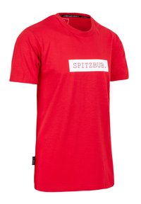 Rotes Baumwoll-T-Shirt mit kurzen Ärmeln, Rundhalsausschnitt und einem weißen rechteckigen Etikett, auf dem "SPITZBUB." in rot gedruckt ist. Glatte Textur.