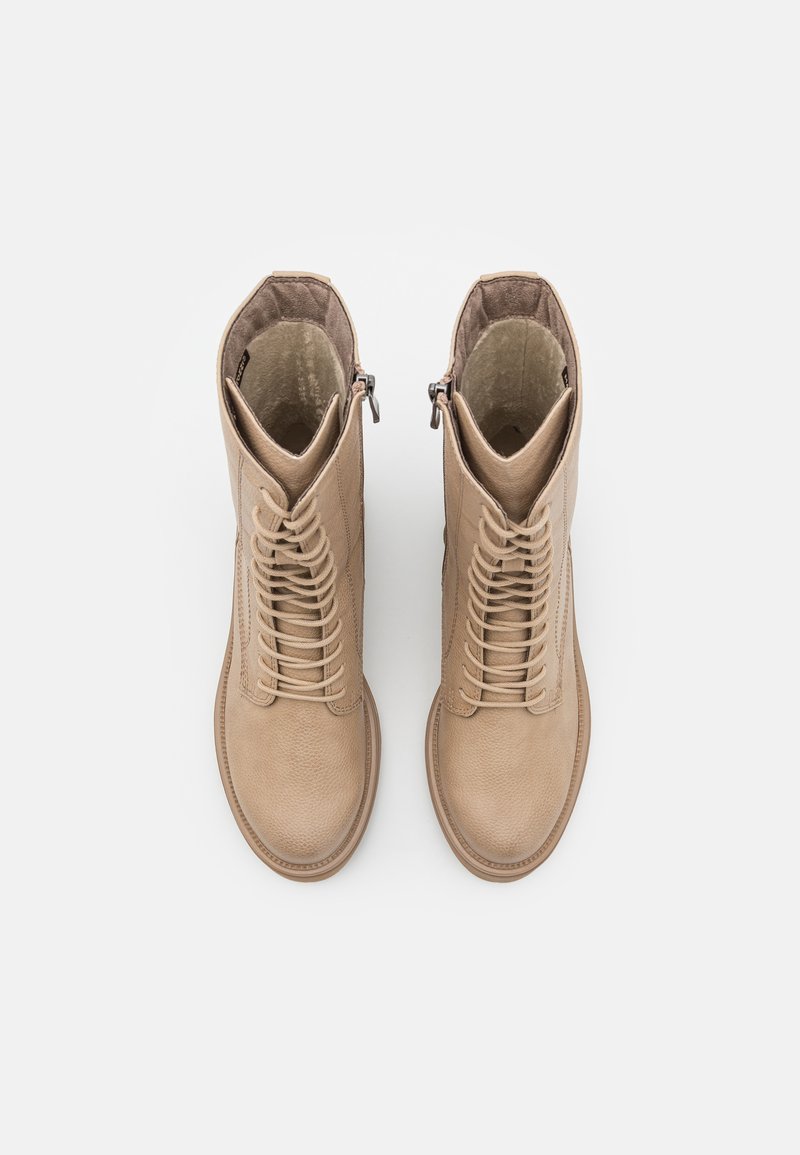 Braune Leder-Ankle-Boots mit strukturiertem Finish, langen Schnürsenkeln und einem Reißverschluss an der Seite. Entworfen mit einer abgerundeten Spitze und einer stabilen Sohle.