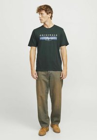 Jack & Jones RUNDHALS - T-shirts print - forest river