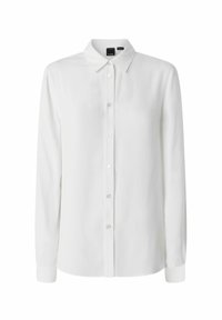 Camicia bianca a maniche lunghe in tessuto liscio, con colletto classico, chiusura anteriore con bottoni e polsini con bottone. Senza motivi né accessori.