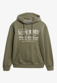 Sudadera verde oliva con un bolsillo delantero, cordones y texto en blanco que muestra el logo "SUPERDRY". Fabricada con una suave tela texturada.