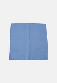 Blaues Stoffserviette, rechteckige Form, glatte Textur und ordentlich genähte Kanten. Keine sichtbaren Muster oder Hardwaredetails.