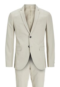 Beige Anzug mit einem einreihigen Blazer, Reverskragen und zwei Knöpfen. Enthält einfache Taschen und passende Hose. Glatte Textur.