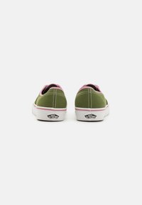 Vans AUTHENTIC - Sportbačiai - binding green/pink