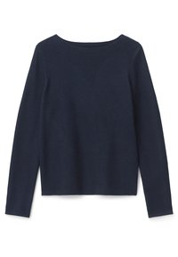 Granatowy sweter dzianinowy z szerokim dekoltem typu łódka, długimi rękawami i teksturowanym wzorem. Miękki materiał o luźnym, pudełkowym fasonie.