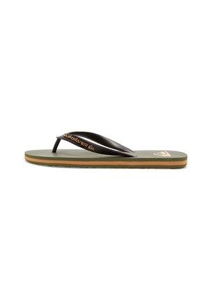 Tongs noires avec une semelle intérieure texturée olive et une semelle superposée orange et beige. Présente le logo Quiksilver sur la sangle.