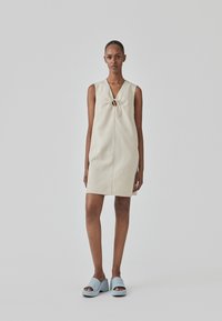 Modström DAYNAMD - Robe de jour - summer sand