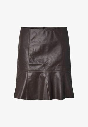 Tamsiai rudos spalvos odinė mini sijonas su praplatintu kraštu ir matomomis siūlėmis, su užtrauktuku gale.