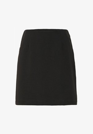 Melnas, līdz ceļiem garās svārkus, kas izgatavoti no kokvilnas maisījuma. Iezīmējas ar vienkāršu dizainu, divām priekšējām krokām un taisnu siluetu.