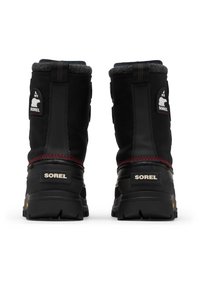 Bottes d'hiver noires imperméables avec col rembourré, semelle en caoutchouc et coutures rouges. Présentent le logo Sorel et des motifs texturés sur les côtés.