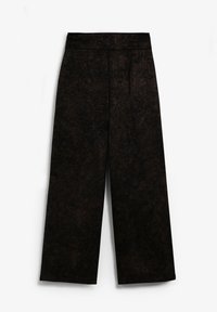 Pantalones de pierna ancha en marrón oscuro, con un tejido texturizado y patrones sutiles, una cintura alta y pliegues frontales para un detalle adicional.