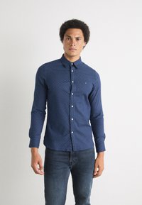 Tommy Hilfiger - BRUSHED PRINT SHIRT - Shirt - carbon navy/multi Thumbnail Image 1