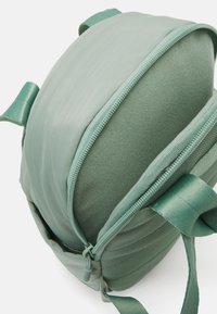 Jordan ALPHA MINI BACKPACK - Dnevni ruksak - jade smoke