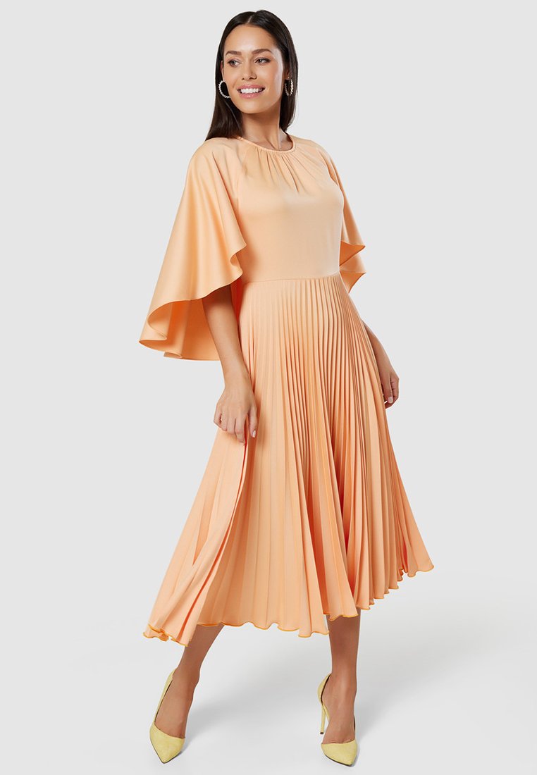 Closet Jurk abrikoos Closet Jurk abrikoos