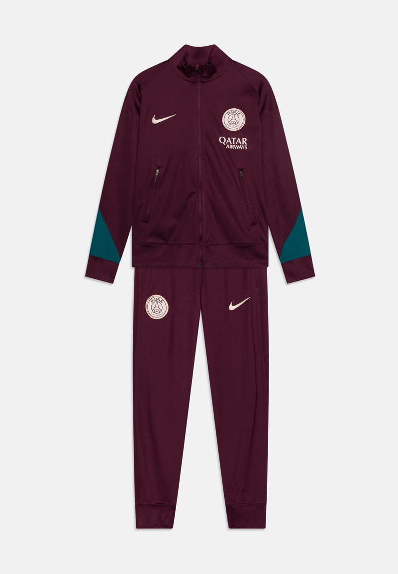 Burgundijska Nike trenirka s jaknom na zip, tirkiznim detaljima i dvije bočne džepove; sadrži PSG logotipe na prsima i hlačama.