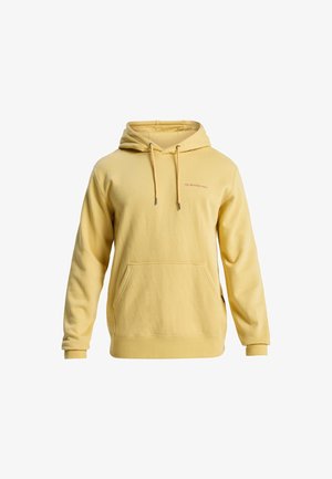 Gele hoodie gemaakt van zacht materiaal. Beschikt over een voorvak, verstelbare trekkoorden en een klein logo op de borst.