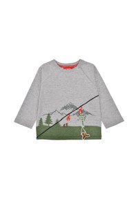 Graues Langarmshirt mit Berg- und Walddesigns, ausgestattet mit grünen Akzenten, Druckknöpfen an der Schulter und verspielten dekorativen Elementen.
