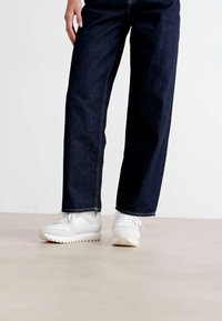 Calvin Klein Jeans TOOTHY RUNNER IRREGULAR LINES  - Tenisice - bright white/creamy white
