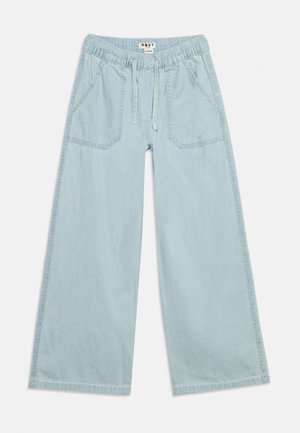 Lyseblå vide jeansbukser med elastisk midje, snøring og store framfickor.