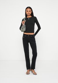 Diesel Pikkade varrukatega topp - black