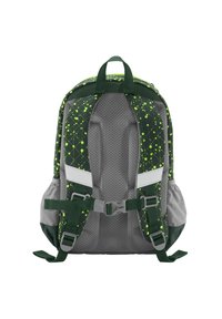 Grüner und grauer Rucksack mit geometrischem Muster, gepolstertem Mesh-Rücken, reflektierendem Streifen, verstellbaren Trägern und Seitenfächern.
