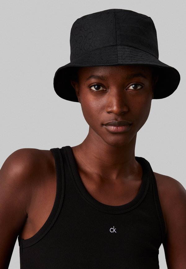 REVERSIBLE MONOGRAM BUCKET - Hut