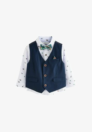Weißes Langarmhemd mit kleinen Dinosauriermotiven, kombiniert mit einer marineblauen Weste, einer floralen Fliege und einem passenden Einstecktuch.