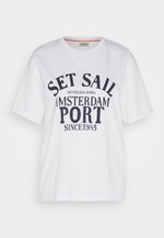 Scotch & Soda CHEST ARTWORK REGULAR FIT - Camiseta Estampada - Black/negro