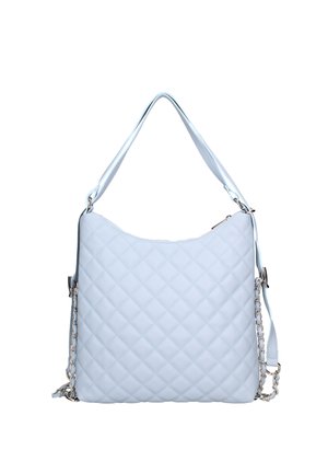Lichtblauwe gewatteerde handtas met zilveren kettingdetail en verstelbare schouderriem, rechthoekige vorm en ritssluiting aan de bovenkant.