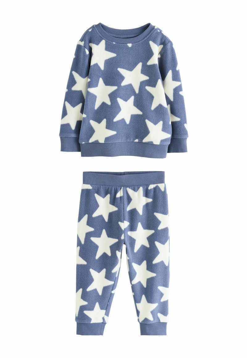 Sininen fleece-äärellysasu, joka koostuu pitkähihaisesta puserosta ja housuista, molemmat koristeellisesti suurilla valkoisilla tähdillä. Ribbed hihansuut ja vyötärö.