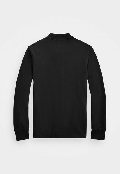 Camisa polo negra de manga larga con cuello clásico, textura suave y puños ajustados. La parte trasera es simple, sin detalles adicionales.