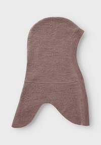 Brūns adīts balaclava ar gludu struktūru, apaļu augšdaļu, izplestām malām un pogu detaļām netālu no zoda. Piemērots aukstam laikam.