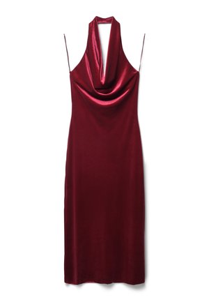 Bordeaux-farbenes ärmelloses Kleid mit Schalkragen und glatter Satin-Textur, das eine figurbetonte Silhouette hat und bis zur Mitte der Waden reicht.
