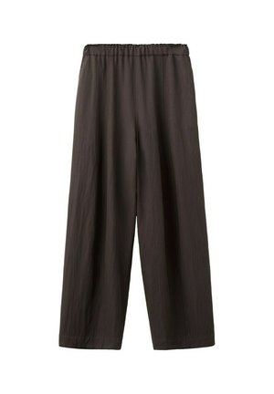 Pantalones de corte amplio color marrón oscuro con cintura elástica y perneras rectas y cortas sobre un fondo blanco.