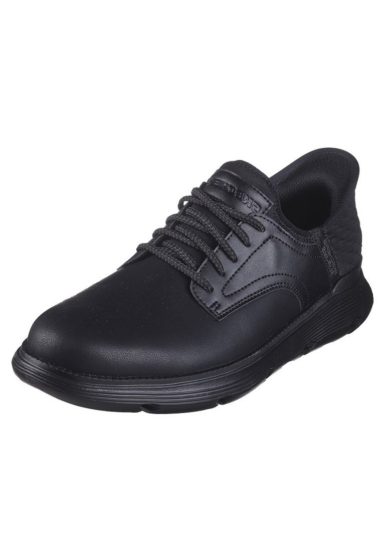 Scarpa in pelle nera con punta arrotondata e dettagli in tessuto testurizzato. Caratterizzata da lacci neri e una suola flessibile e ammortizzata.