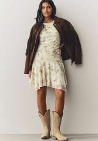 Next REGULAR FIT - Vapaa-ajan mekko - ecru ditsy floral
