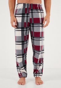 Karierte Schlafanzughose in Grau, Weiß und Burgunderrot, aus weichem Fleece mit einem elastischen Bund und seitlichen Taschen. Lässige Passform, glatte Textur.