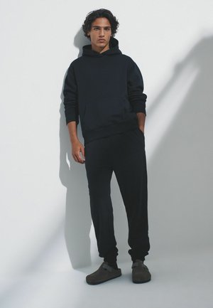 SET   - Trainingsanzug - black