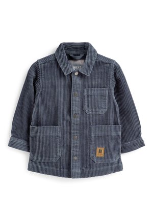 Veste en velours côtelé gris foncé avec des manches longues, des boutons-pression, trois poches avant et un petit patch marron sur la poche inférieure droite.