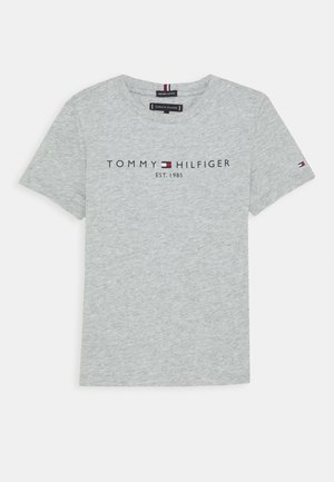 Lysegrå kortærmet bomulds-T-shirt med teksten "Tommy Hilfiger EST. 1985" og mærkelogo på brystet og ærmet.