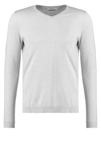 Pull-over gris clair à manches longues et col en V avec poignets et ourlet côtelés, présenté sur un fond blanc uni.