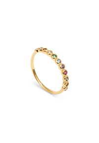Anillo de oro con siete piedras preciosas de varios colores engastadas en configuraciones circulares, mostrando un acabado suave y pulido y un diseño delicado.