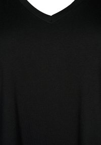 Zizzi SINGLE WITH V-NECK - Základné tričko - black