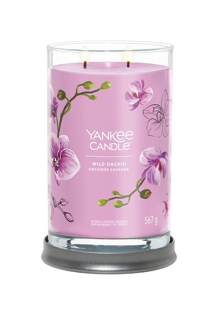 Yankee Candle, Wilde Orchidee. Glasbehälter, rosa Wachs, zwei Dochte, blumiges Design mit lila Orchideen, schwarzer Sockel, 567 g.