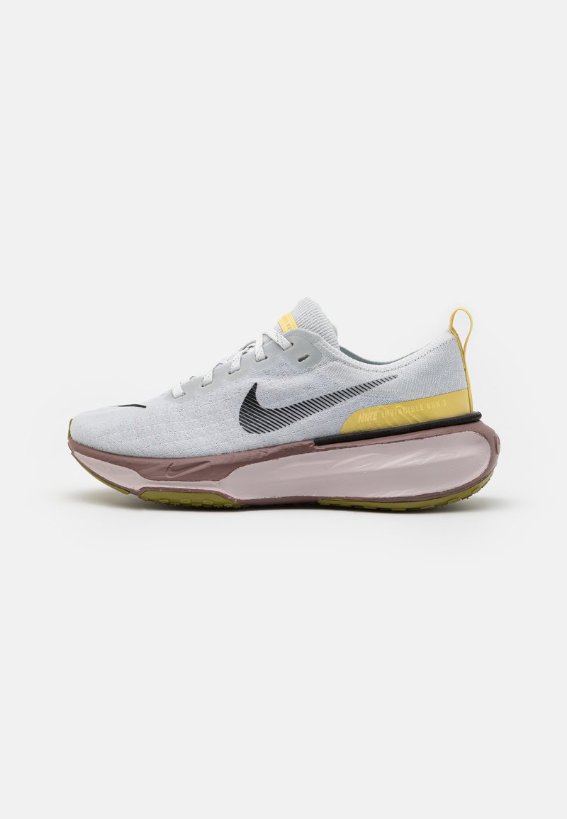 Nike Performance ZOOMX INVINCIBLE FK 3 - Hardloopschoenen voor op de weg - photon dust/black/summit white/platinum violet/saturn gold/soft yellow